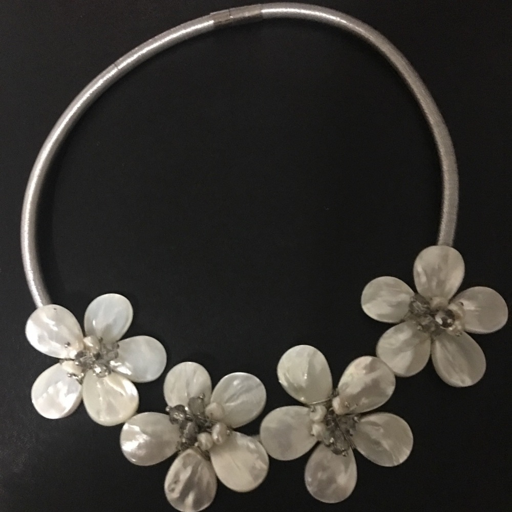 Flower necklace